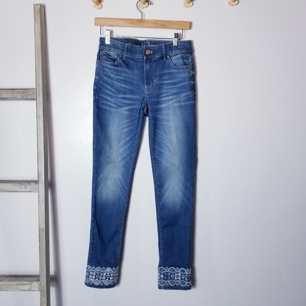 WHITE HOUSE BLACK MARKET SKINNY CROPPED JEANS WITH EMBROIDERY SIZE 4